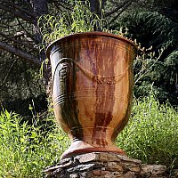 Le clbre vase d\'Anduze  dcouvrir chez les nombreux artisans potiers - Val de l\'Hort