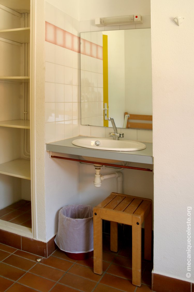 La Maison - intrieur Espace lavabo et armoire - chambre rez de chausse - Val de l'Hort : 1476968671.img_8404mc.jpg