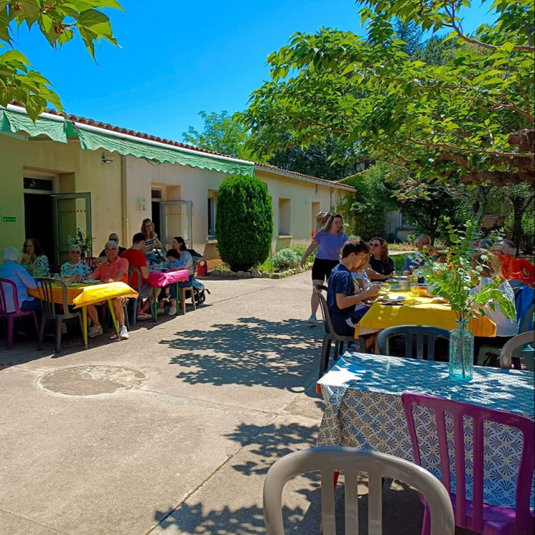 La Maison - les extrieurs La terrasse du Val de l\'Hort Anduze : 1752846993.441178408_1022017509722427_8433382322748918854_n.jpg