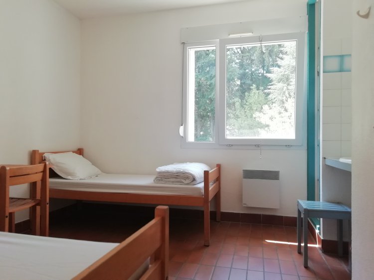 La Maison - intrieur Une chambre  2 lits - chambre twin - Val de l\'Hort Anduze : 1752847190.img_20210824_133900.jpg