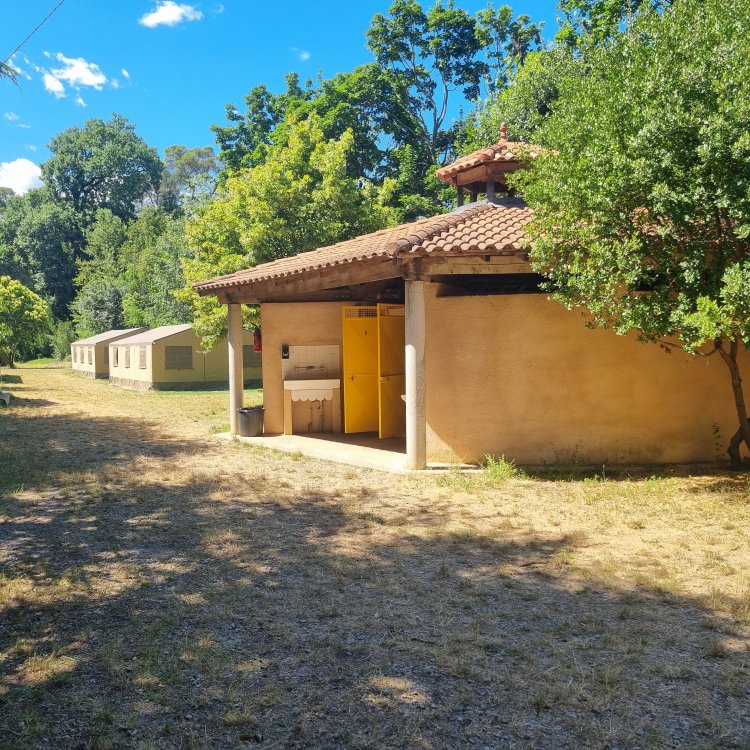 La Maison - les ext�rieurs Les marabouts et les sanitaires ext�rieurs du Val de l\'Hort Anduze C�vennes : 1781605126.20260612_154640.jpg